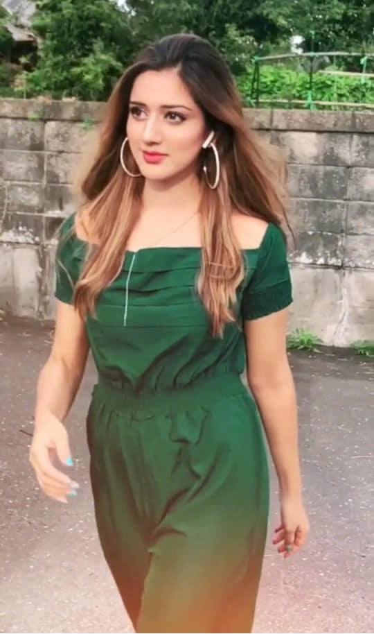 Jannat Mirza photo Jannat Mirza photo