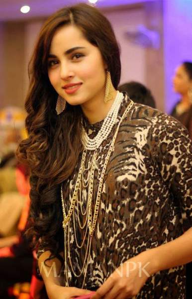 Nimra Khan photo