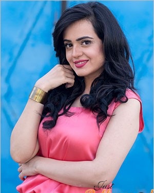 Sumbul Iqbal photo