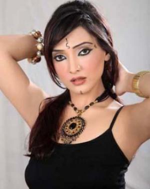 Amna Karim photo title=