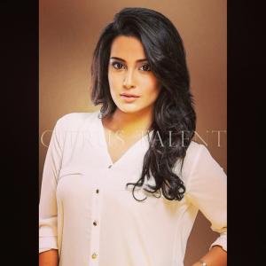 Iqra Aziz photo title=