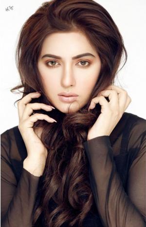 Michelle Mumtaz photo title=
