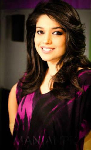 Sanam Jung photo title=