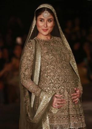 Kareena Kapoor With Baby Bump! Setting Example of Maintaining Personal & Professional Life 
